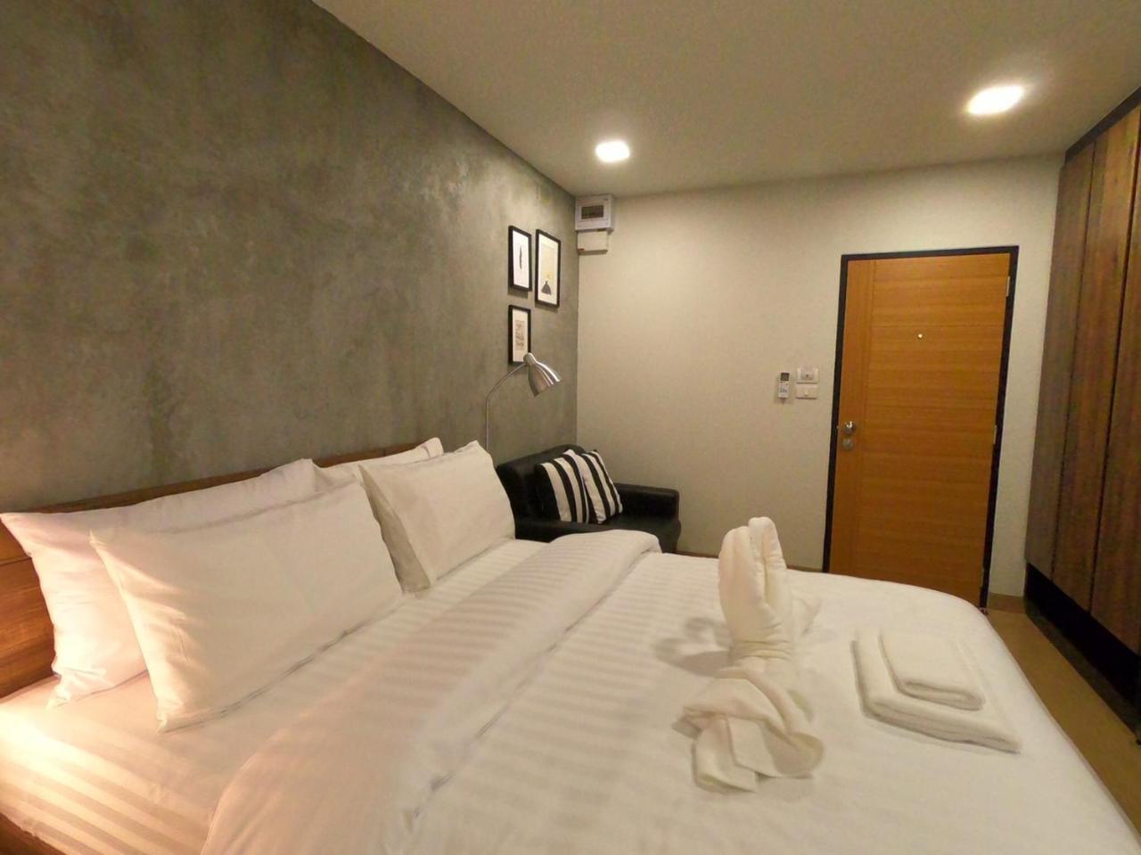 Tata House Aparthotel Bangkok Exterior photo
