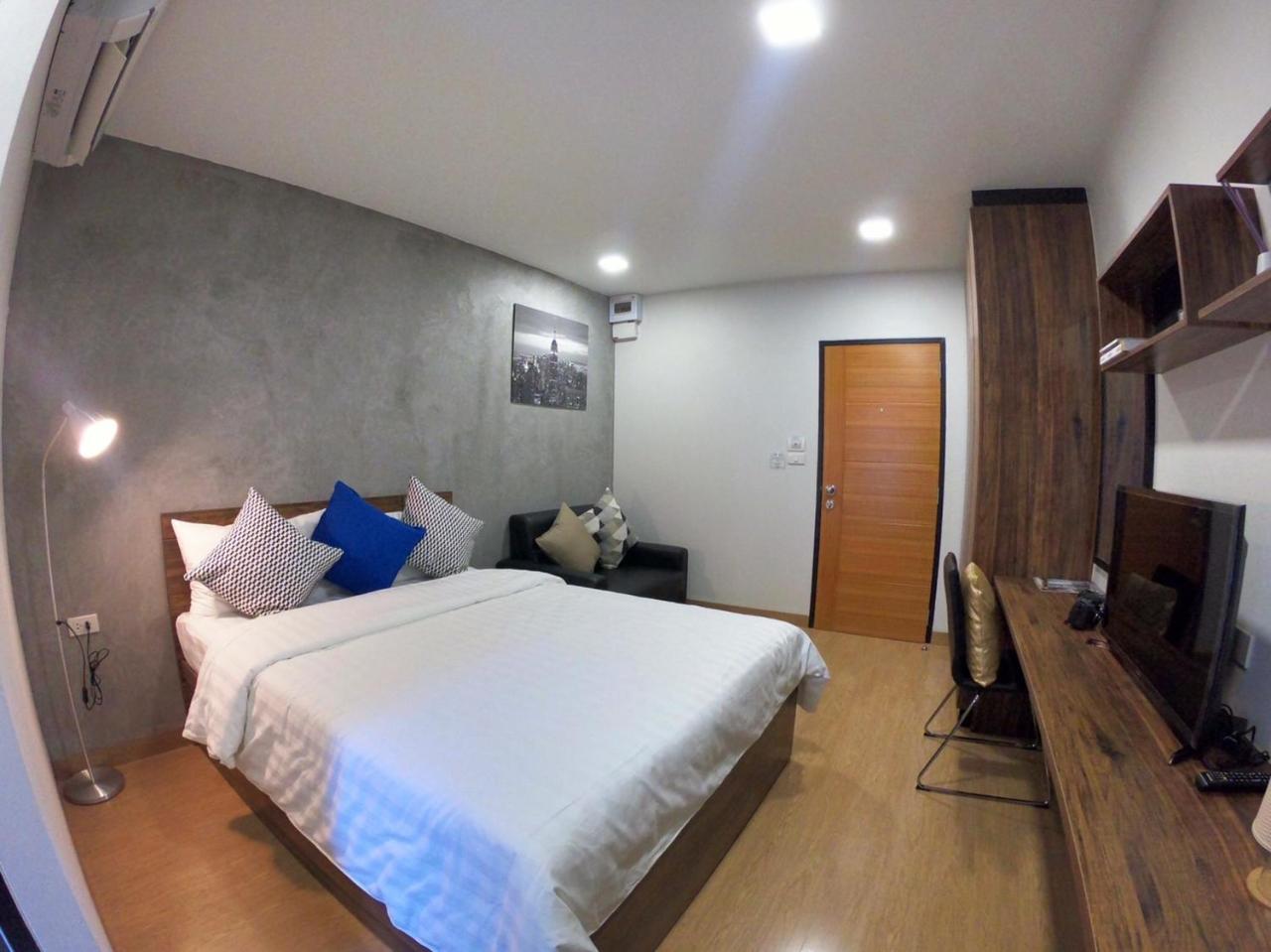 Tata House Aparthotel Bangkok Exterior photo